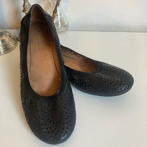 2 / $25 Vionic Ballet Flat